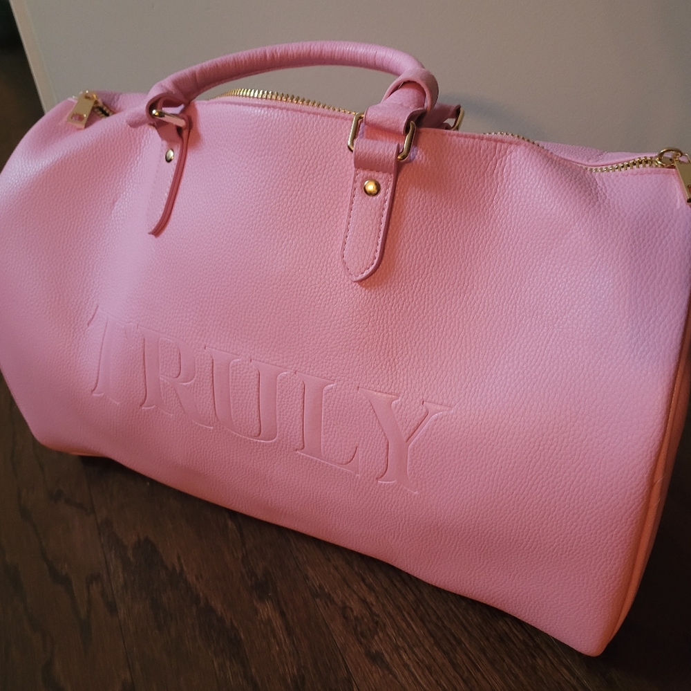 New UNUSED vegan leather Truly Beauty Bag